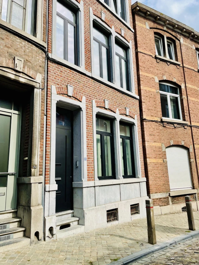 Immeuble de rapport de deux appartements et deux studios entièrement rénové par TRAVICOM à Liège centre